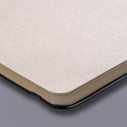 Cuaderno Vertical Negro con hojas con puntos de 9cm x 14cm