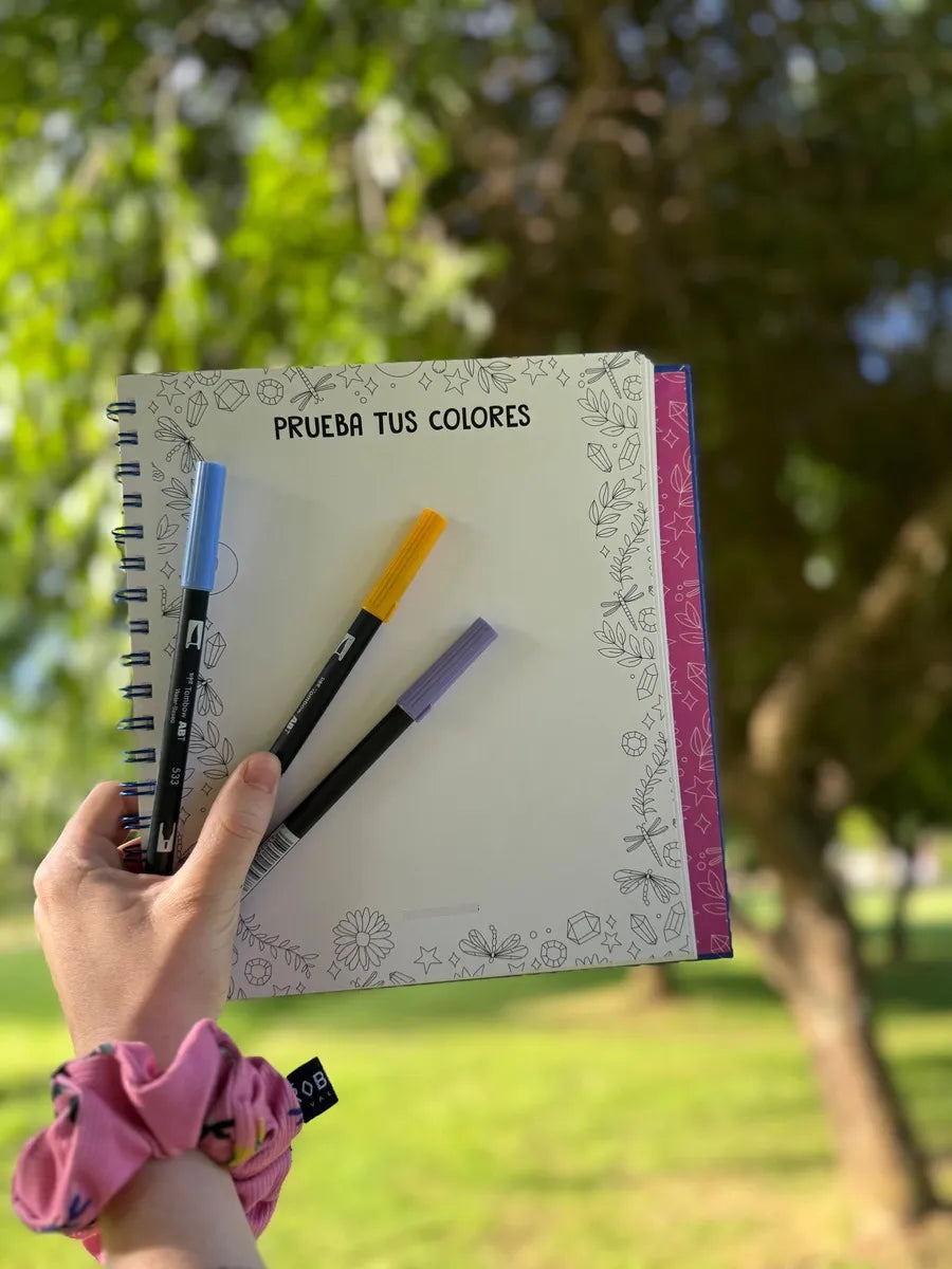 Libro para colorear "Entre plantas y rituales" por Monimonos